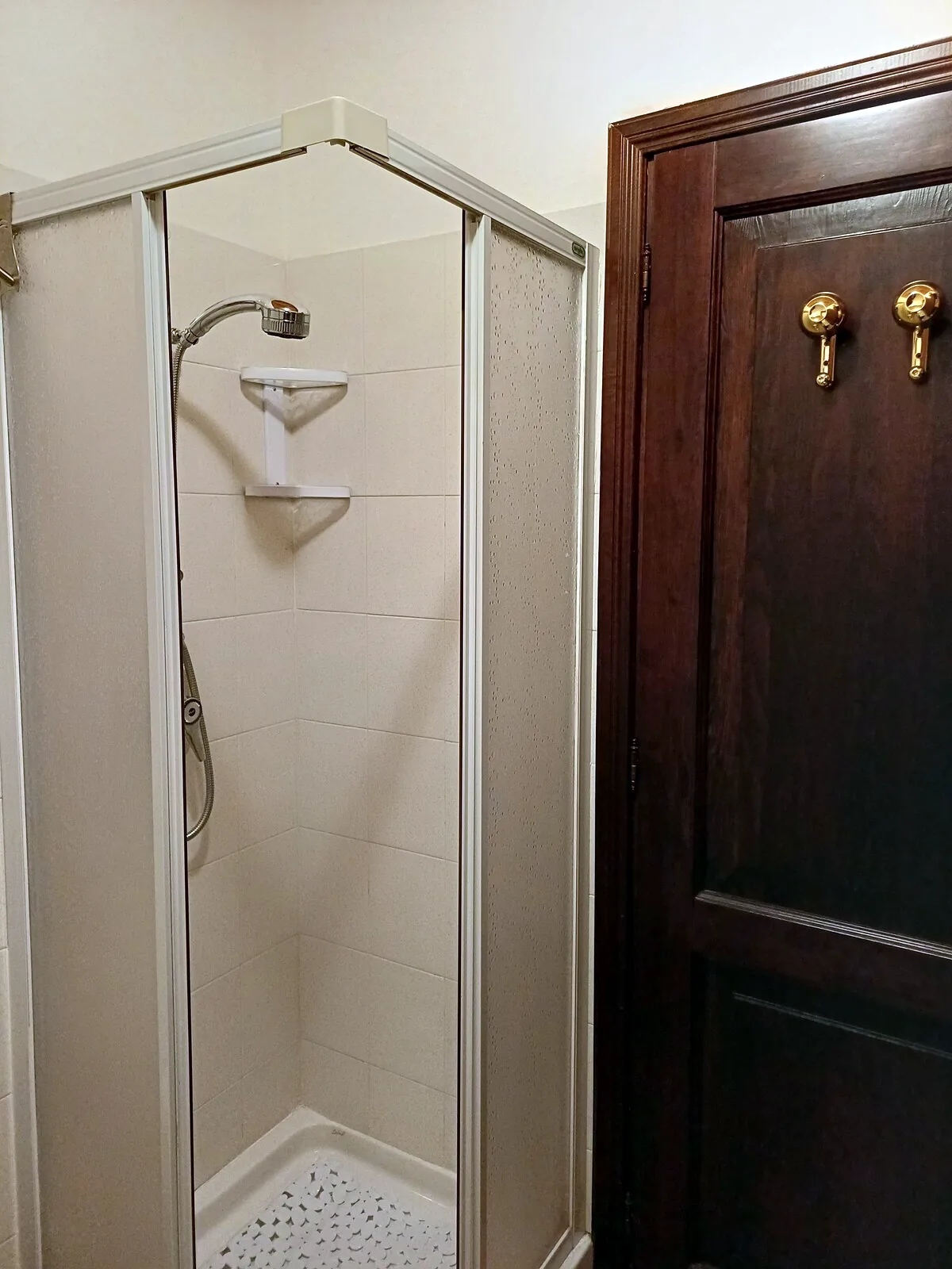 Il bagno con doccia