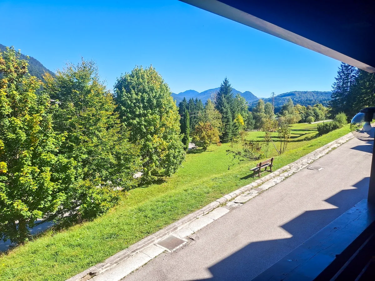 La vista sulle montagne dal terrazzo d'estate